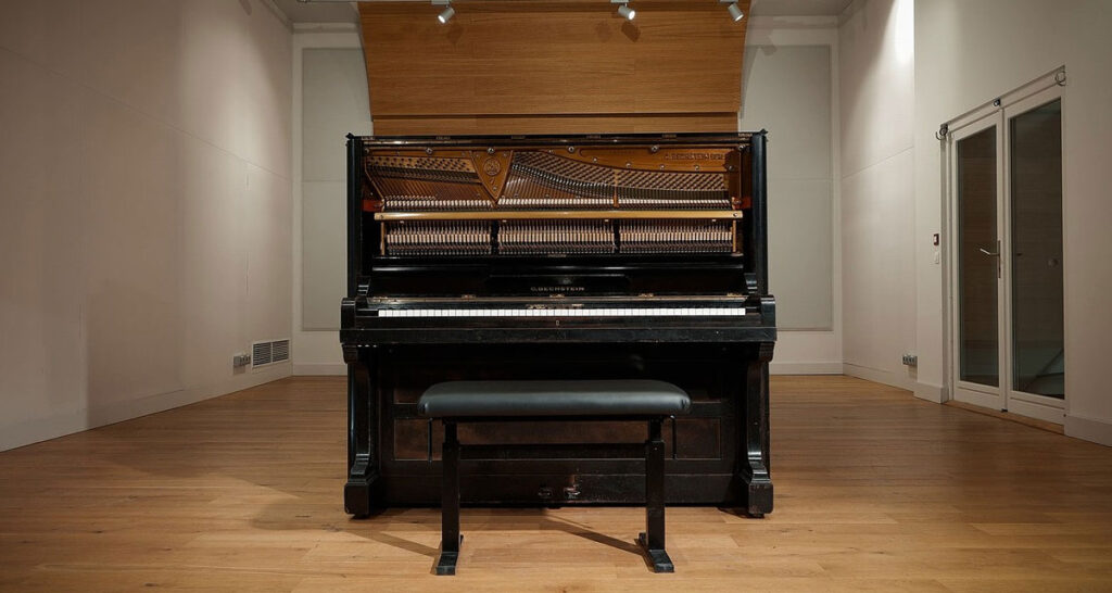 STUDIO GERMAN UPRIGHT 1904